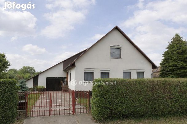 Eladó 102 nm-es ház Áporka