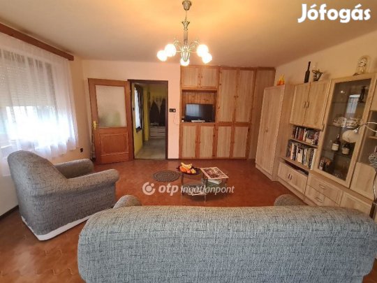 Eladó 102 nm-es ház Áporka