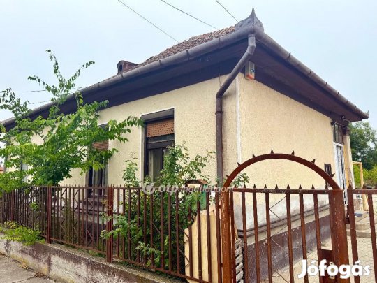 Eladó 102 nm-es ház Tápiószele