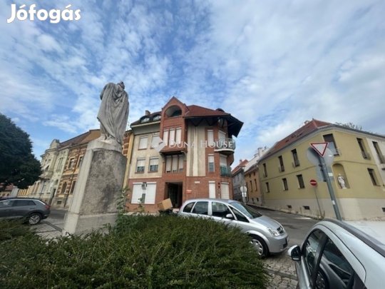 Eladó 102 nm-es lakás Pécs