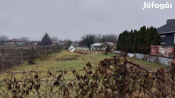 Eladó 1032 nm-es telek Nagykáta