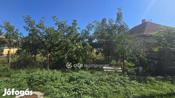 Eladó 1033 nm-es telek Tetétlen