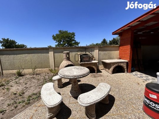 Eladó 103 nm-es ház Abony