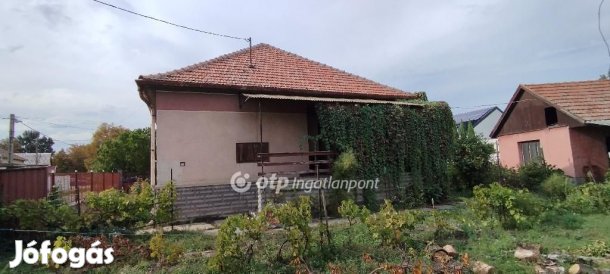 Eladó 103 nm-es ház Jászberény
