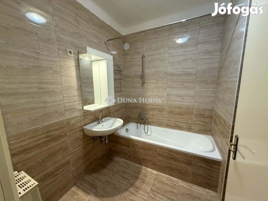 Eladó 103 nm-es lakás Kecskemét