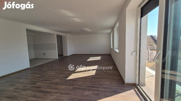 Eladó 103 nm-es lakás Szeged