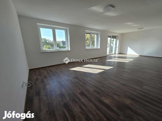 Eladó 103 nm-es lakás Szeged