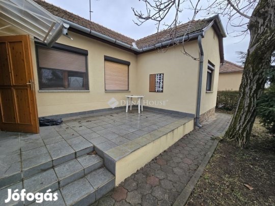 Eladó 104 nm-es ház Pécs