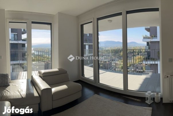 Eladó 104 nm-es lakás Budapest 4. ker.
