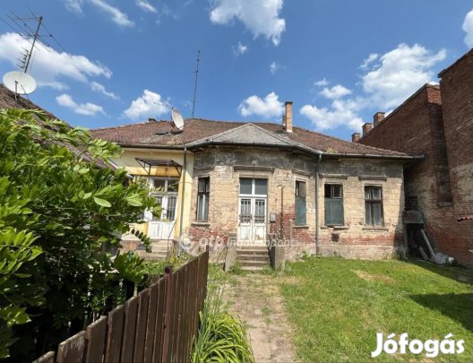 Eladó 104 nm-es lakás Debrecen