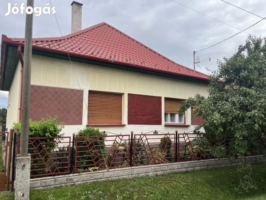 Eladó 105 nm-es Családi ház Nádudvar