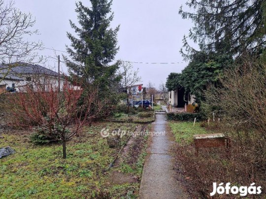 Eladó 1063 nm-es telek Debrecen