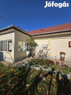 Eladó 107 nm-es ház Várpalota