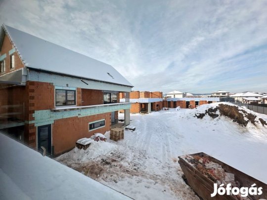 Eladó 107 nm-es lakás Kozármisleny