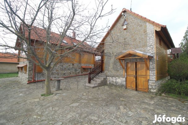 Eladó 108 m2 zártkert, -