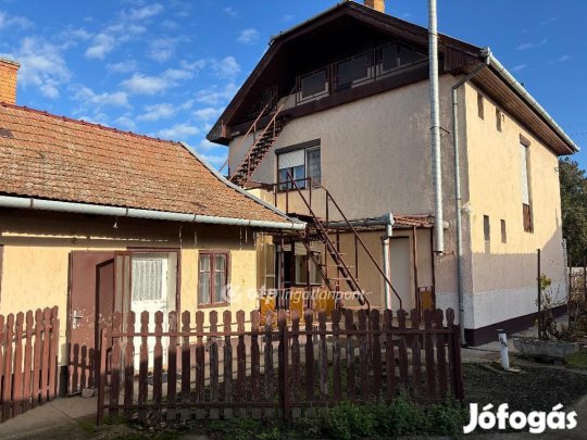 Eladó 108 nm-es ház Békés