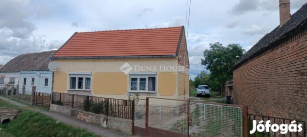 Eladó 108 nm-es ház Sumony