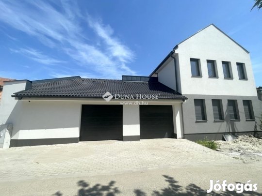 Eladó 108 nm-es lakás Kecskemét