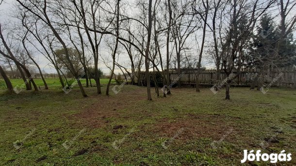 Eladó 1093 nm-es telek Körmend