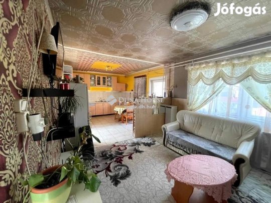 Eladó 109 nm-es ház Verseg