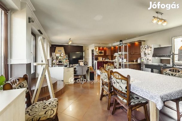 Eladó 109 nm-es lakás Eger