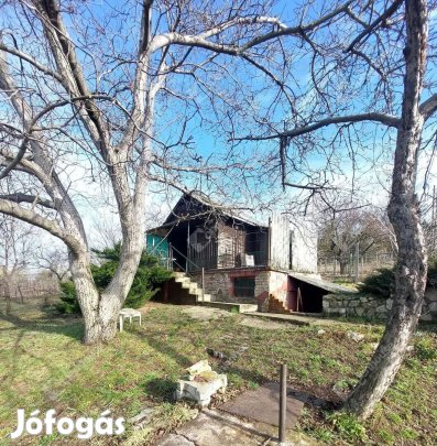 Eladó 10 nm-es ház Tatabánya