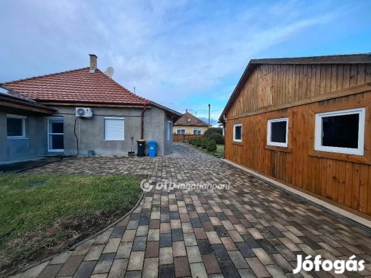 Eladó 110 nm-es ház Biharkeresztes