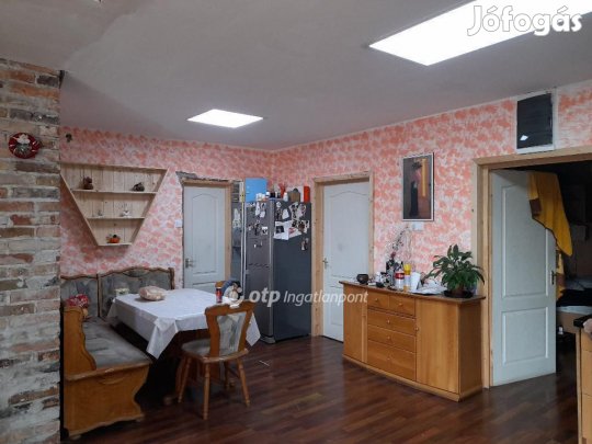 Eladó 110 nm-es ház Pusztaszer