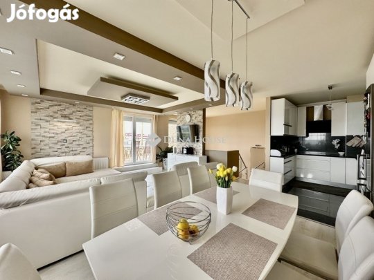 Eladó 110 nm-es lakás Pécs