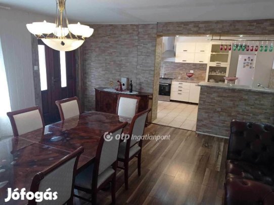 Eladó 112 nm-es ház Bagod
