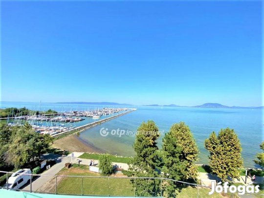 Eladó 114 nm-es lakás Balatonfenyves