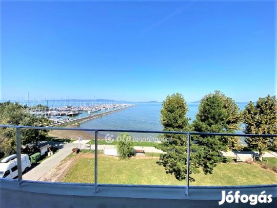 Eladó 114 nm-es lakás Balatonfenyves