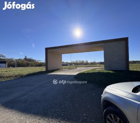 Eladó 1155 nm-es telek Máriakálnok