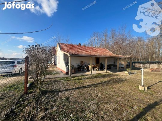Eladó 115 nm-es ház Helvécia