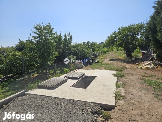 Eladó 1166 nm-es telek Pécs