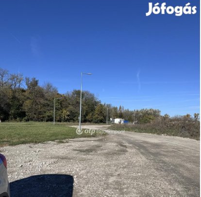 Eladó 1168 nm-es telek Máriakálnok