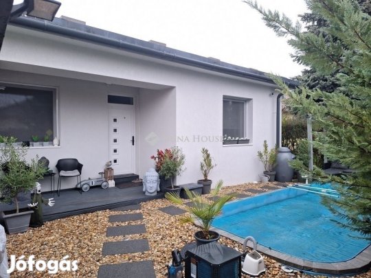Eladó 117 nm-es ház Kecskemét