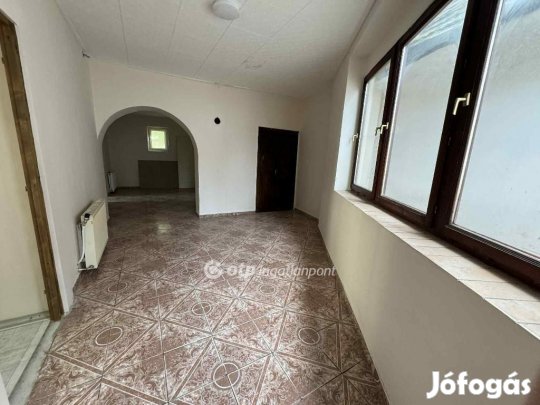 Eladó 117 nm-es ház Tolna