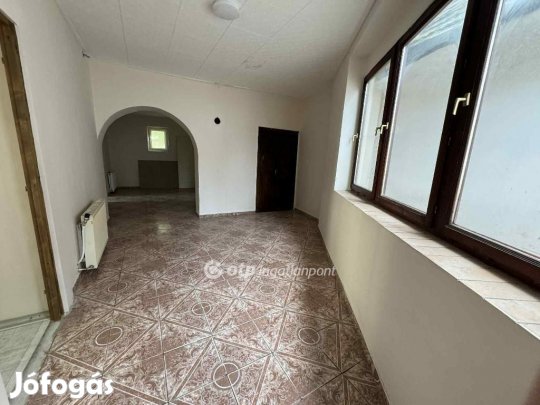 Eladó 117 nm-es ház Tolna