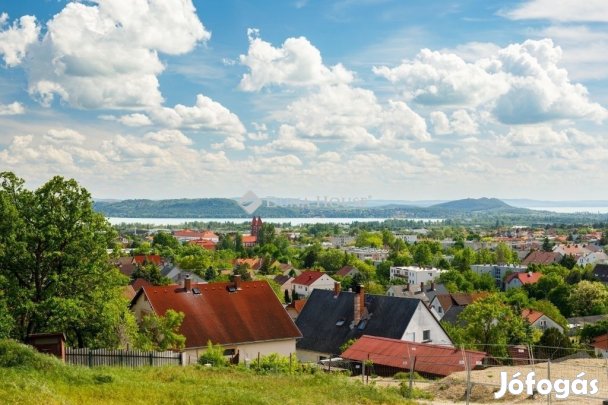 Eladó 1184 nm-es telek Balatonfüred
