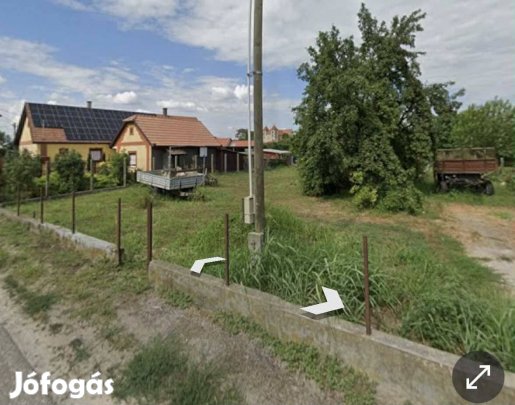 Eladó 1200 m-es, összközműves, bekerített telek Ócsán 42M Ft