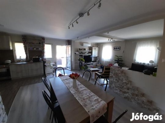 Eladó 120 nm-es Újszerű állapotú Családi ház Pápa