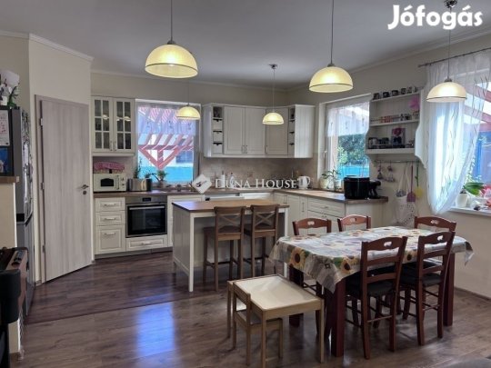 Eladó 120 nm-es ház Erdőkertes