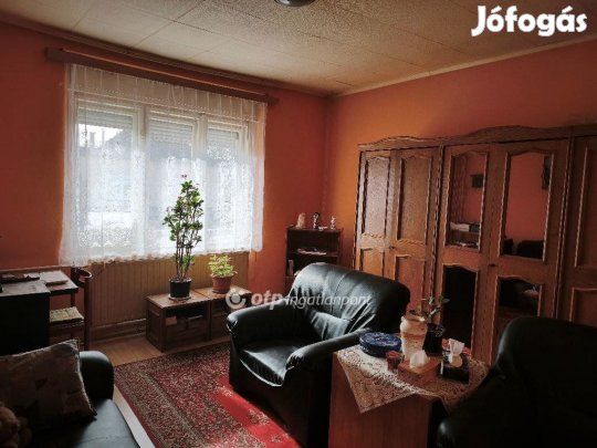 Eladó 120 nm-es ház Kápolna