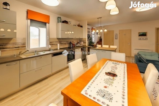 Eladó 120 nm-es ház Kecskemét