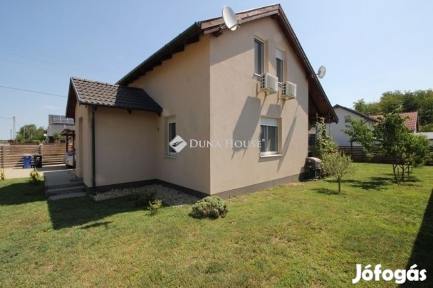 Eladó 120 nm-es ház Kecskemét