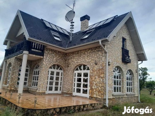 Eladó 120 nm-es ház Kecskemét