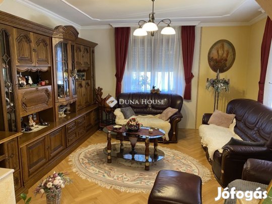 Eladó 120 nm-es ház Tass