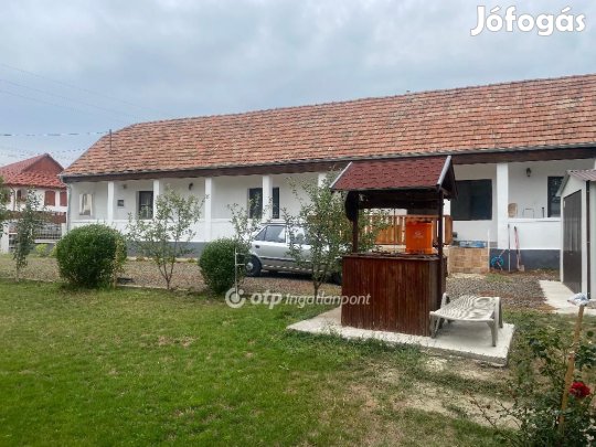 Eladó 120 nm-es ház Varsány