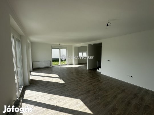 Eladó 120 nm-es lakás Pellérd